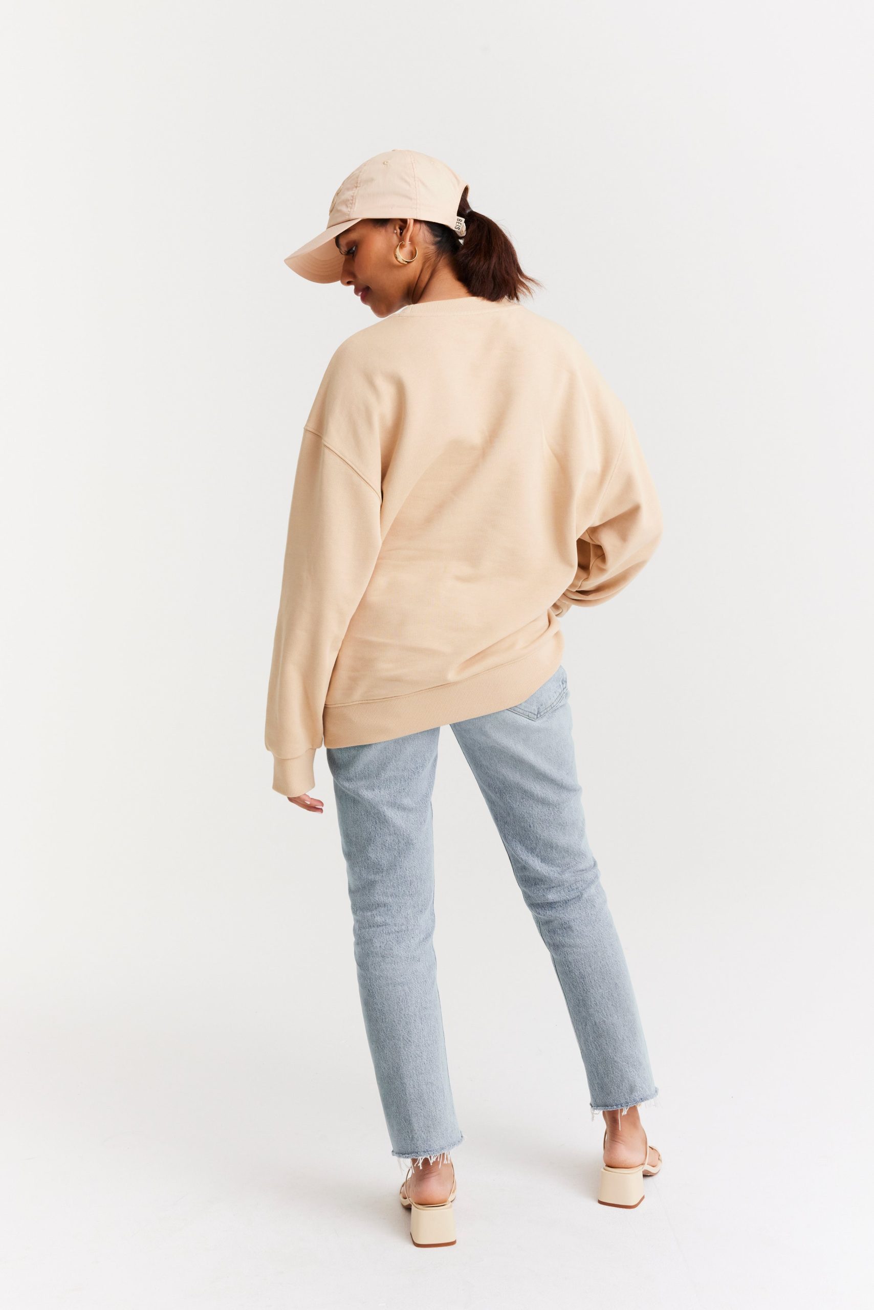 The Sweatshirt in Beige - Image 4