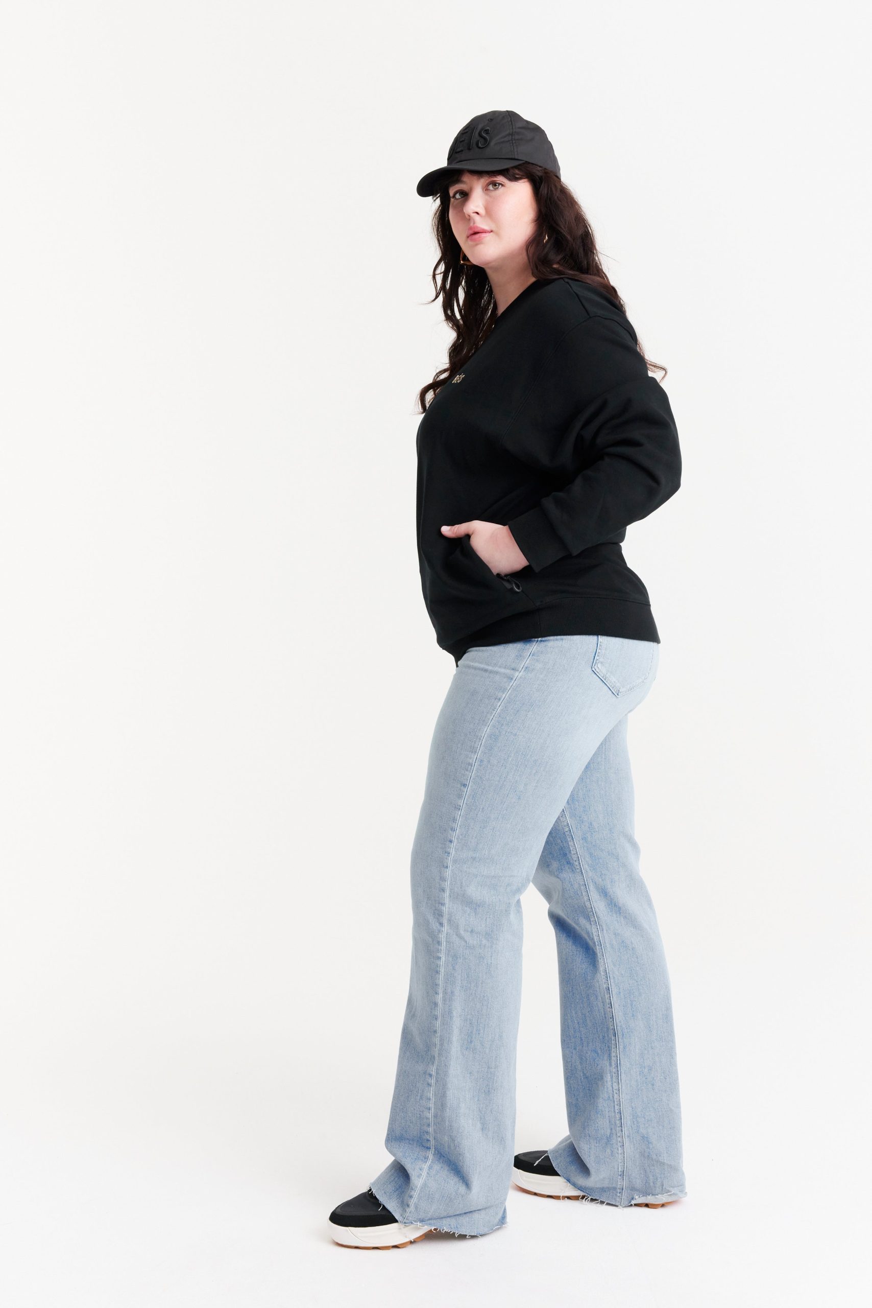 The Sweatshirt in Black - Image 12
