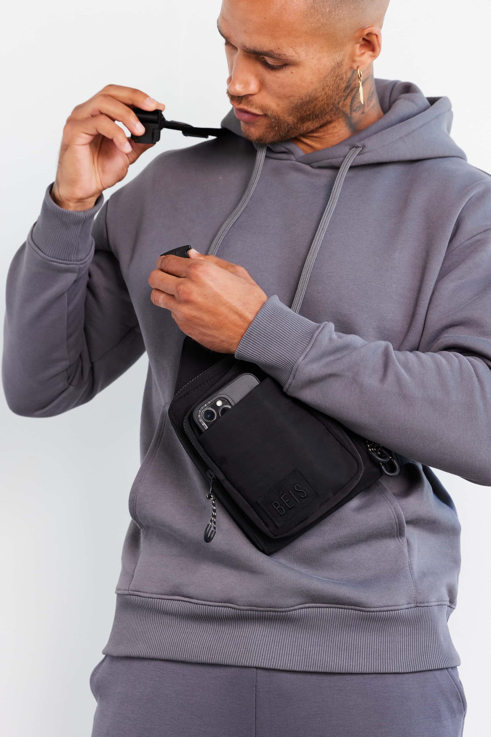 The Sport Sling in Black - Image 4