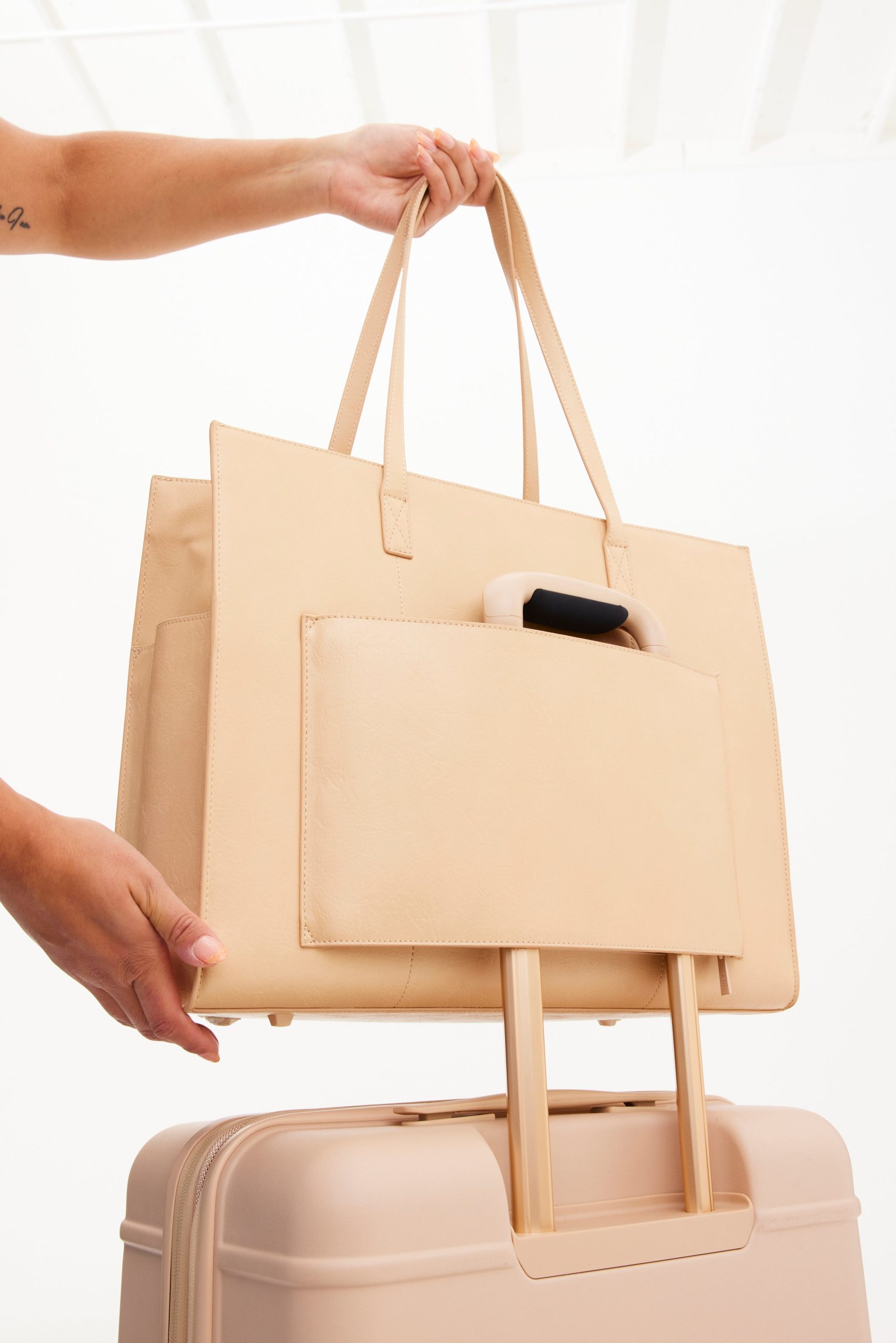 The Large Work Tote in Beige - Image 10