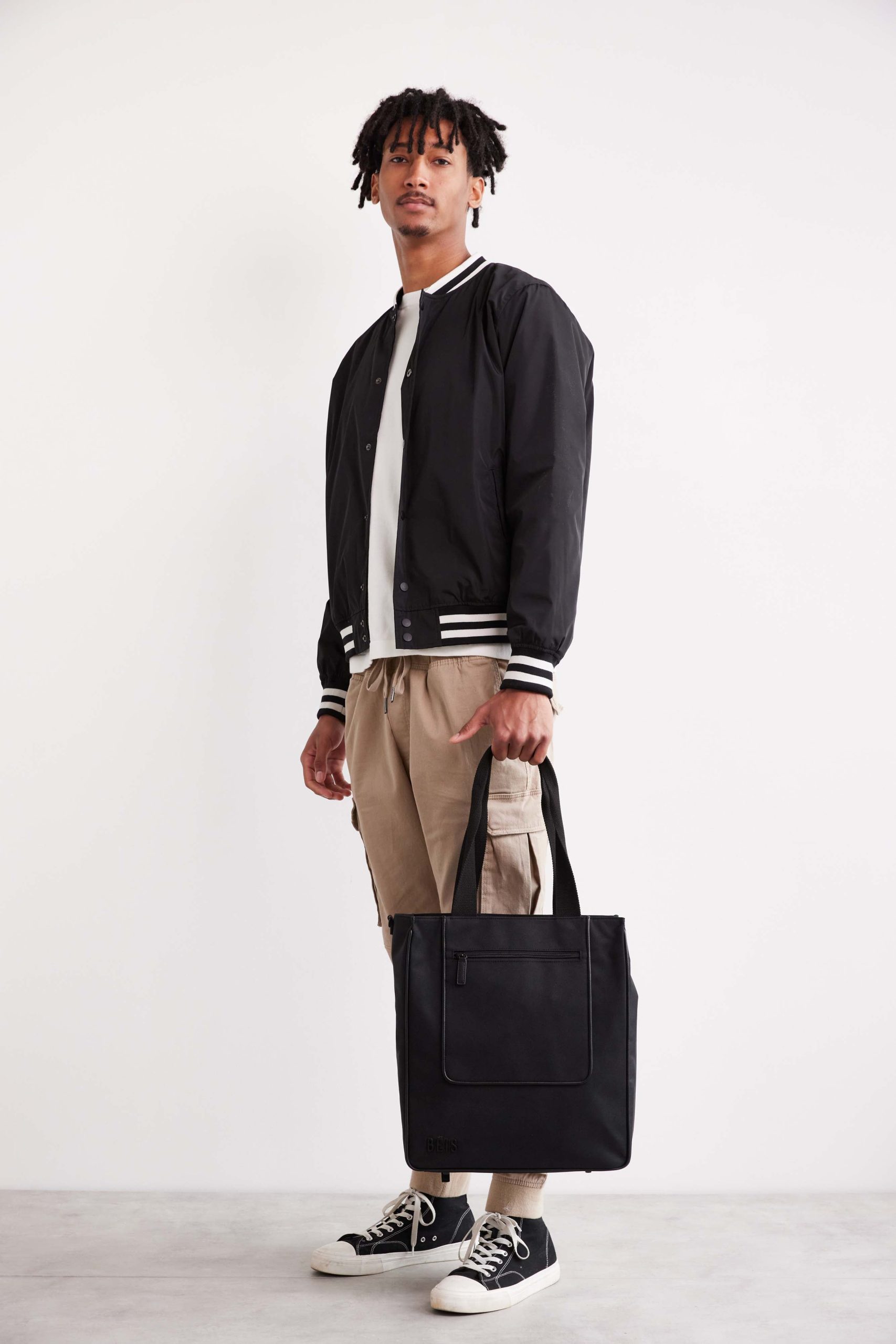 The North To South Tote in Black - Image 4