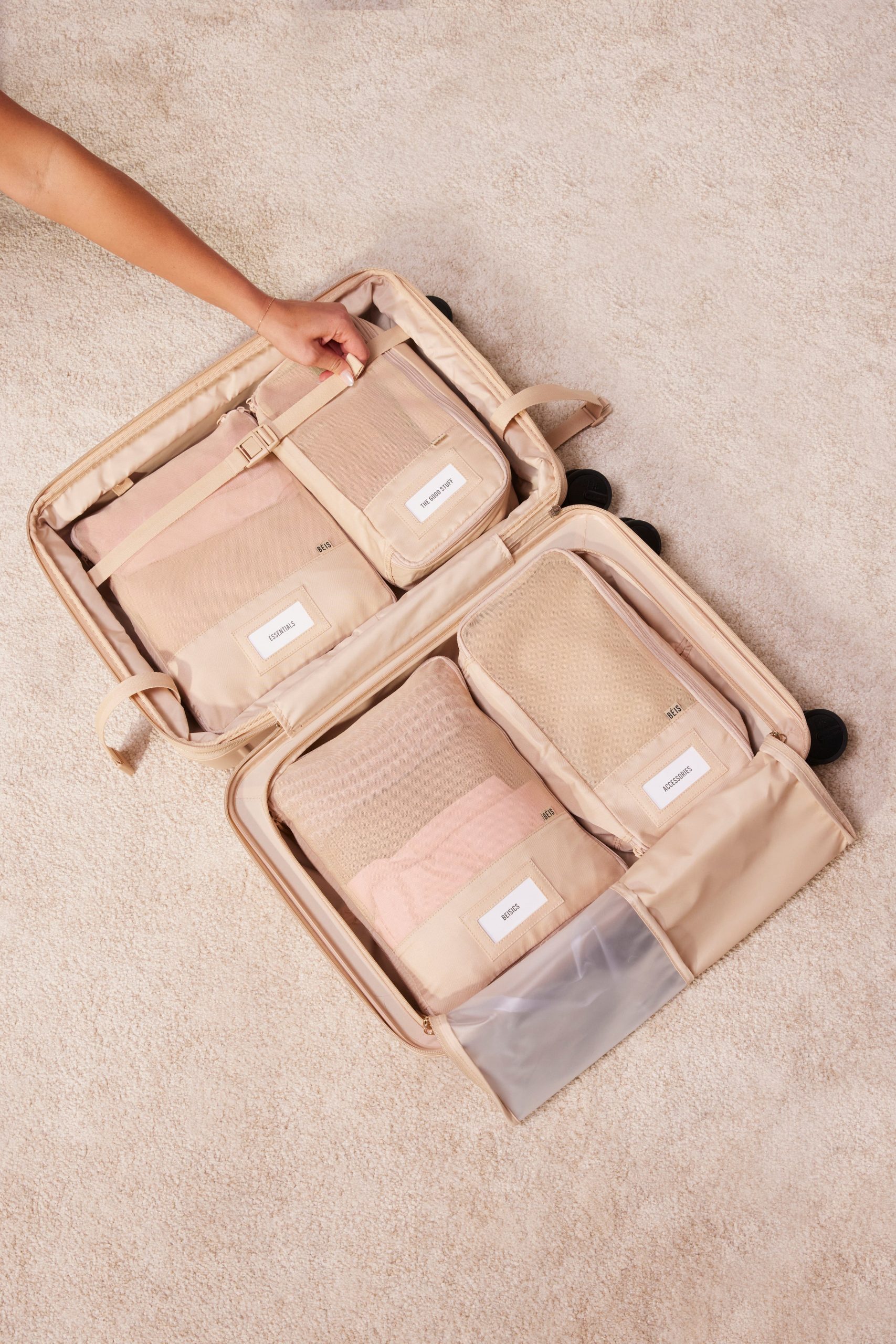 The Compression Packing Cubes 4 pc in Beige - Image 6