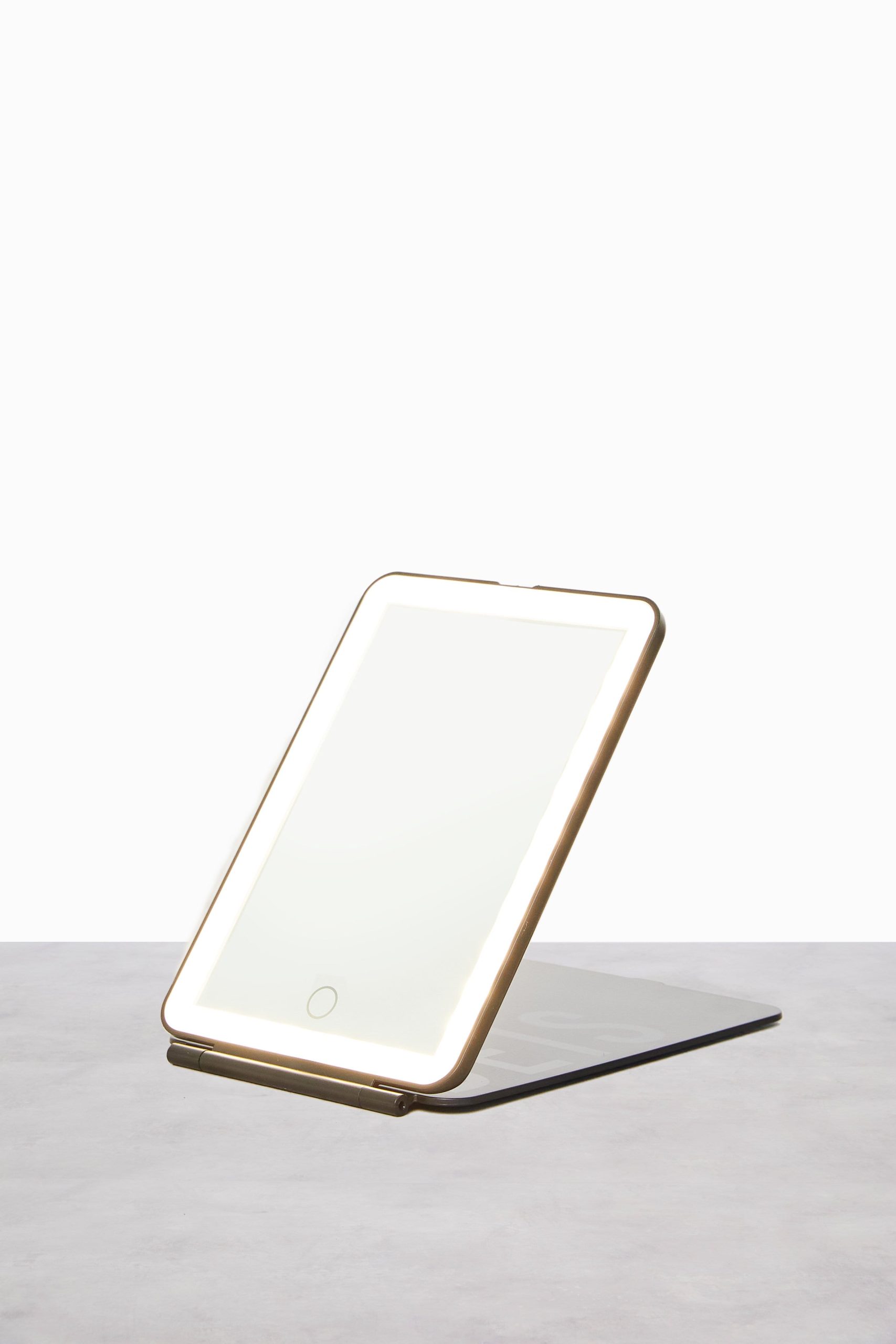 The Light-Up Travel Mirror in Black - Image 5