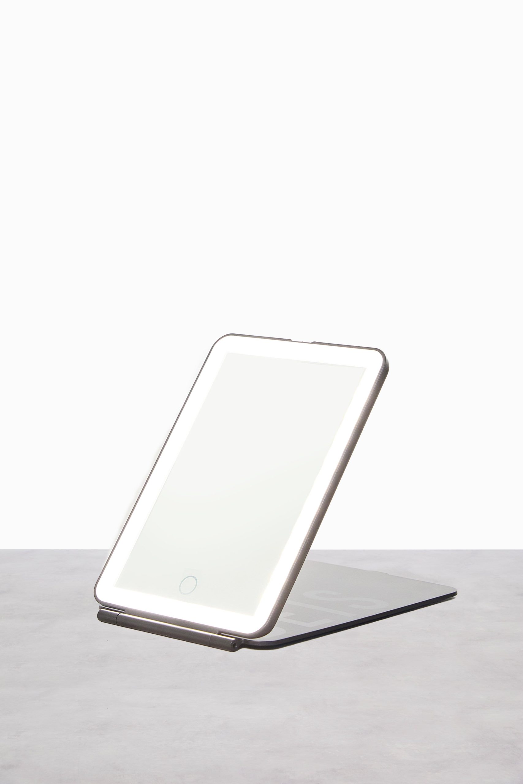 The Light-Up Travel Mirror in Black - Image 6