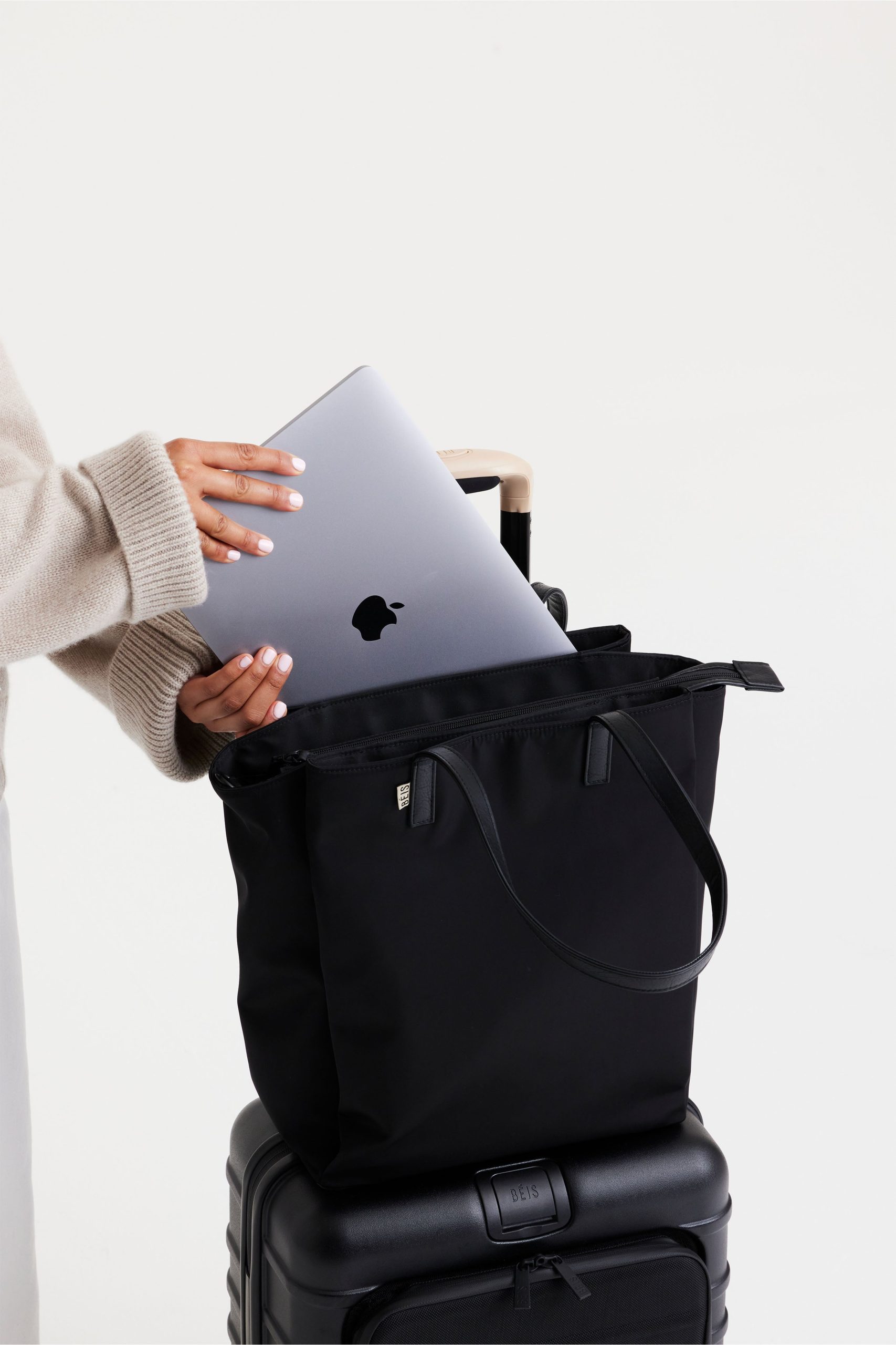 The Commuter Tote in Black - Image 9