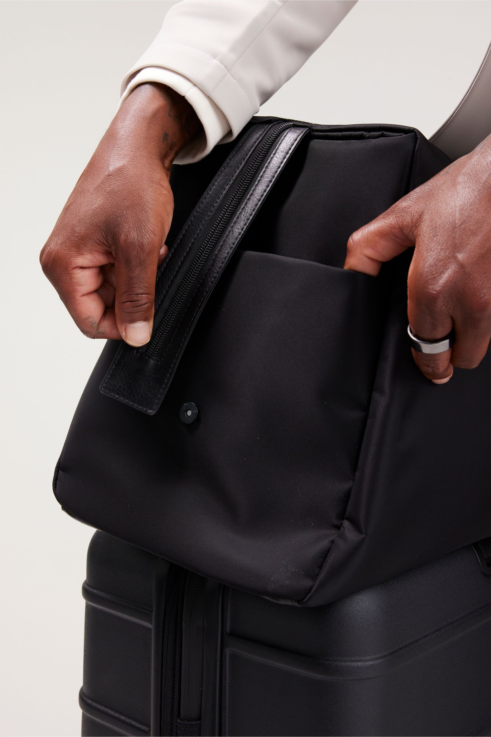 The Commuter Duffle in Black - Image 13