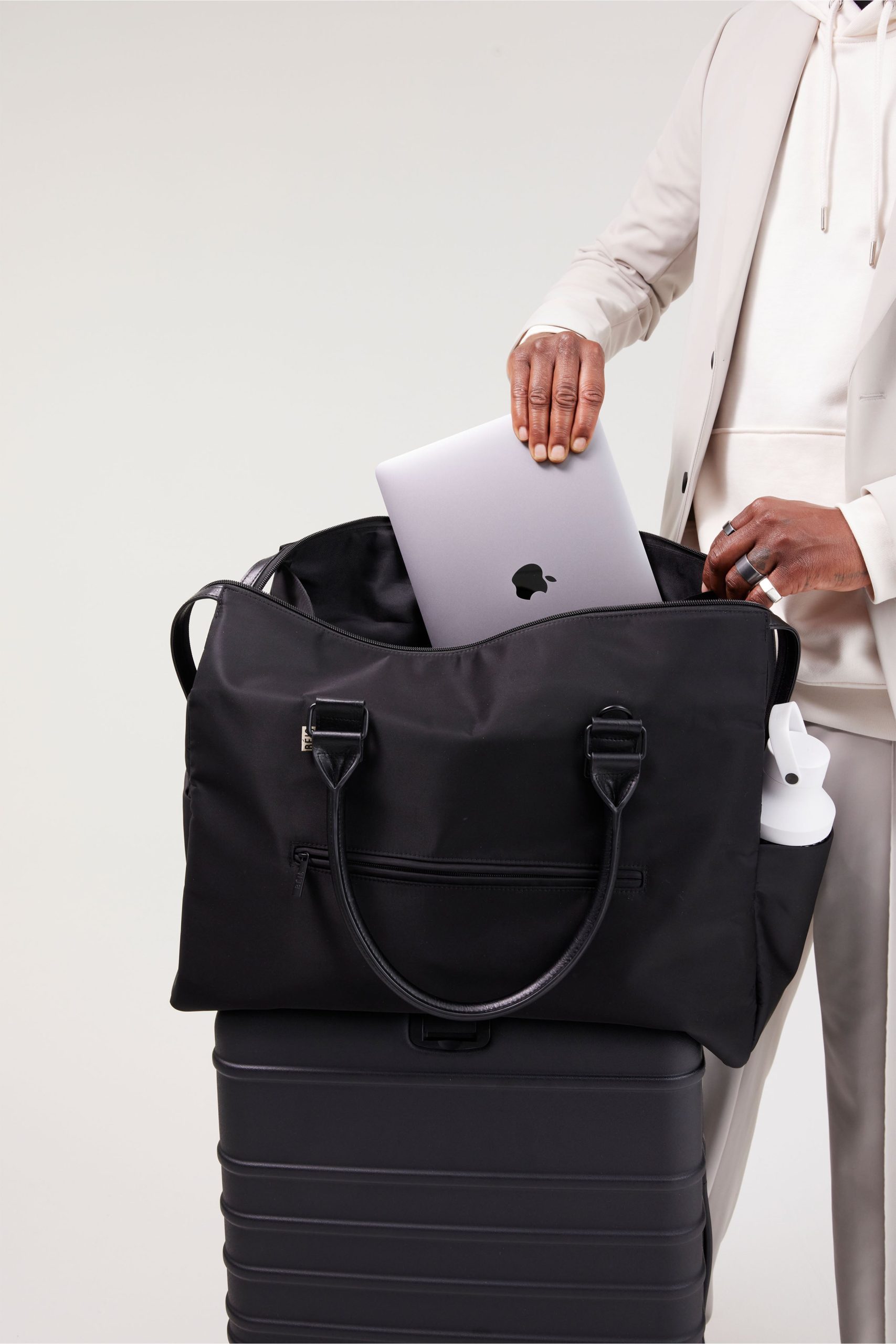 The Commuter Duffle in Black - Image 6
