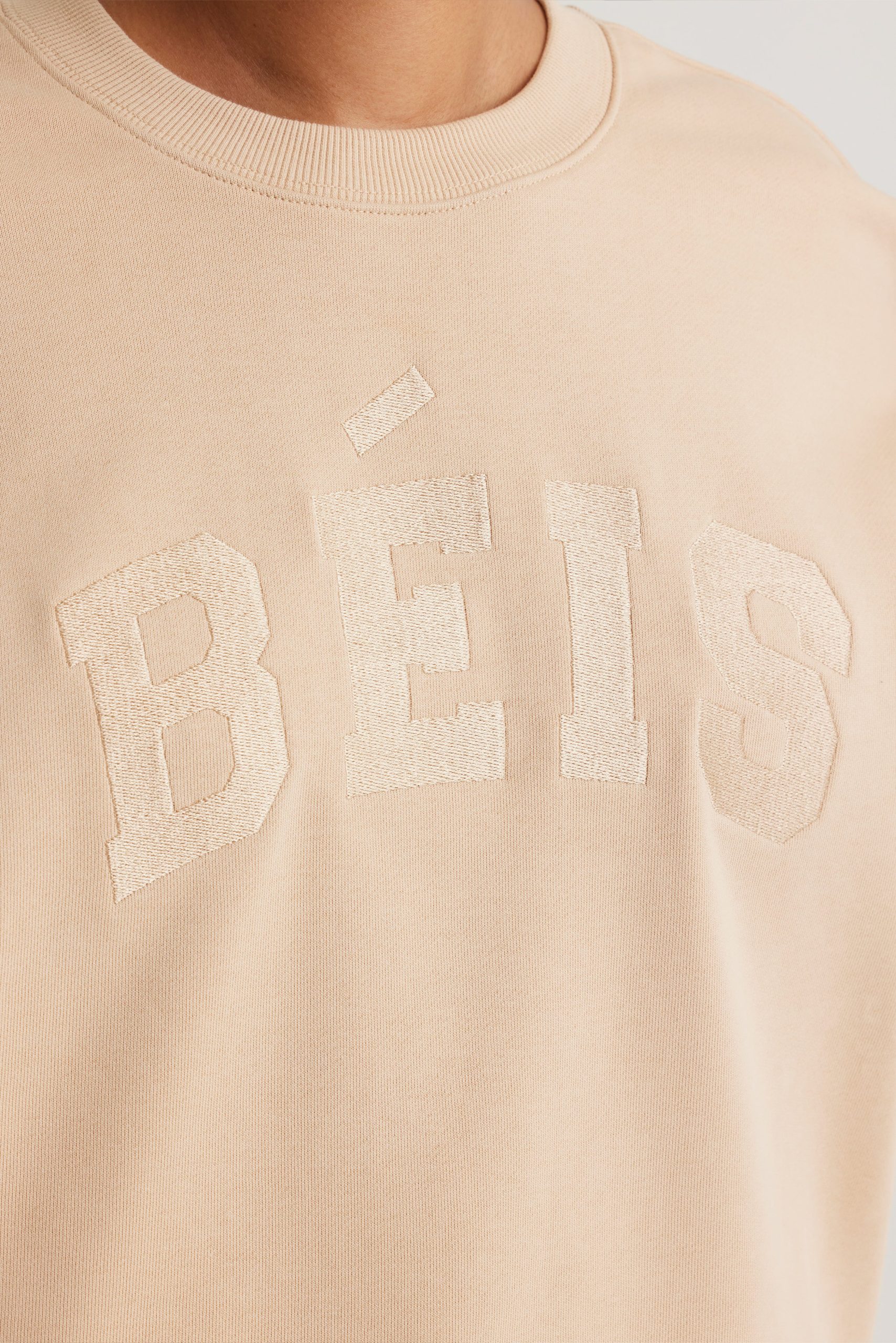 The Sweatshirt in Beige - Image 6