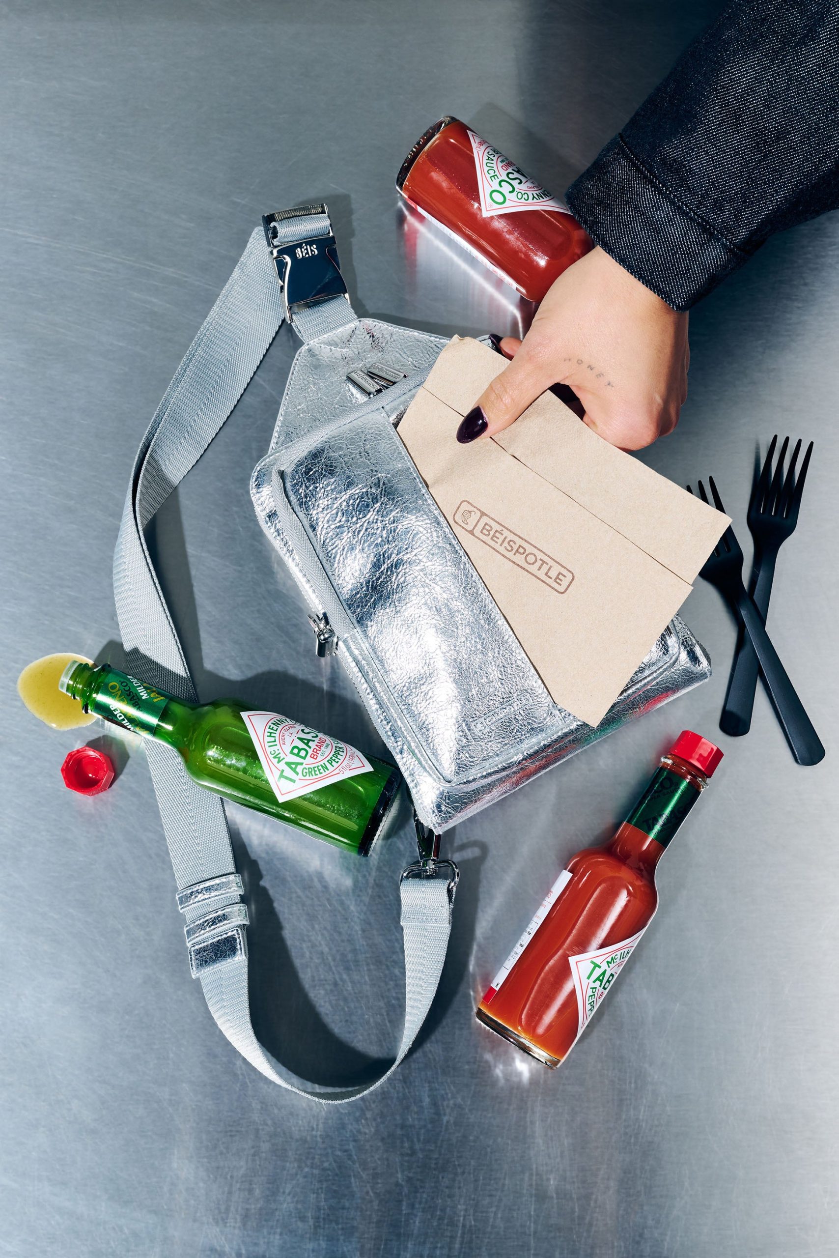 BÉIS x Chipotle The Napkin Sling in Foil - Image 2