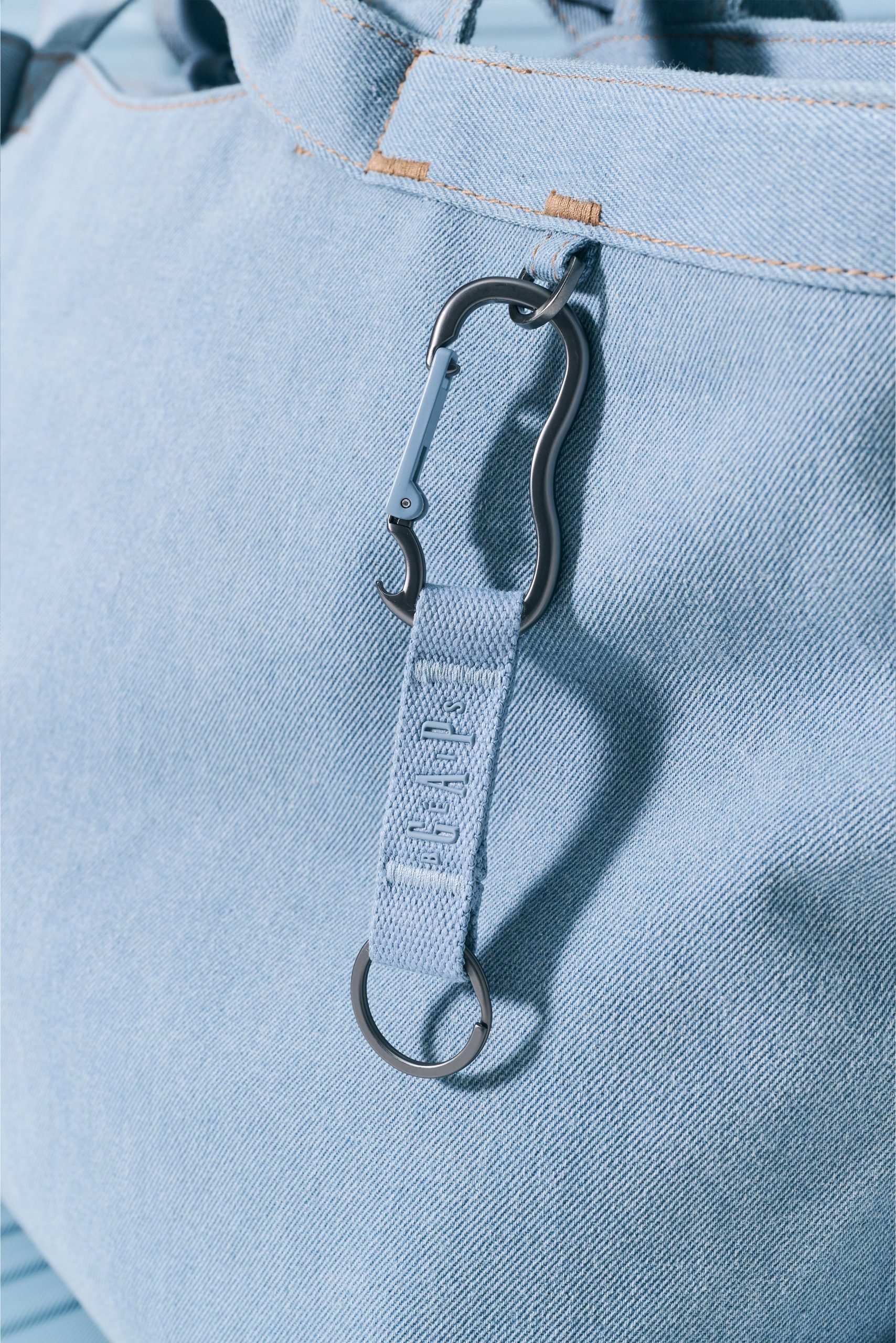 Gap x BÉIS The Carabiner in Denim Blue - Image 3