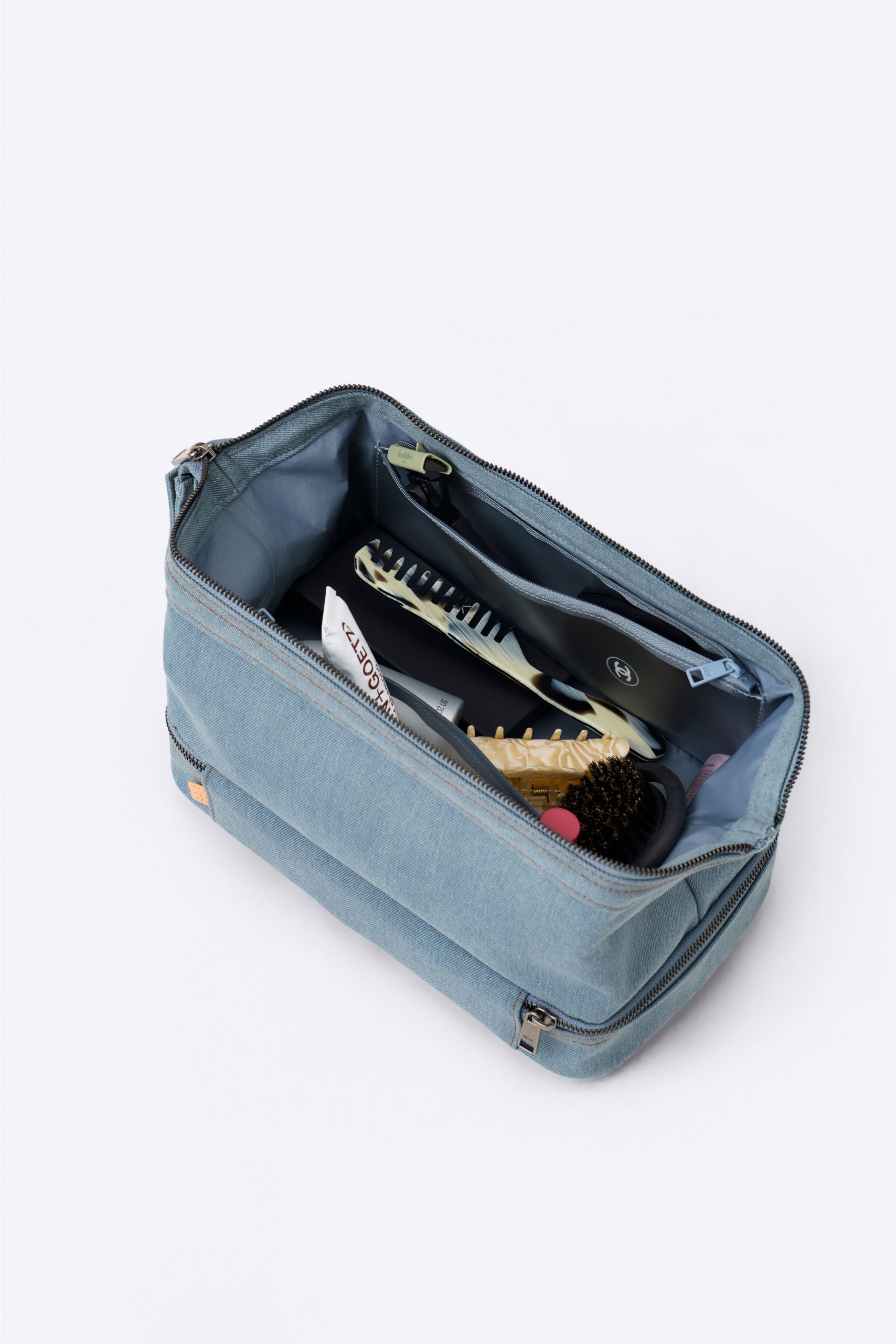 Gap x BÉIS The Dopp Kit in Denim Blue - Image 4