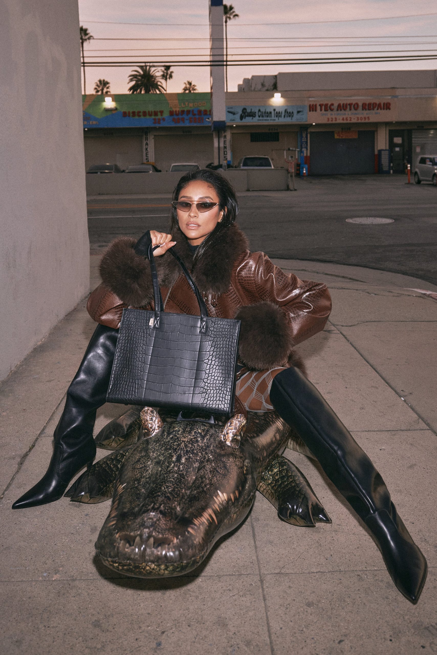 The Work Tote in Black Croc - Image 3